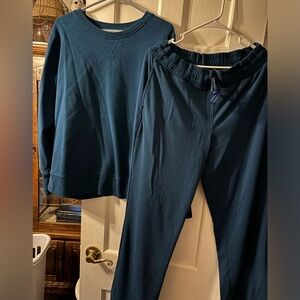 Sweatshirt and pants set